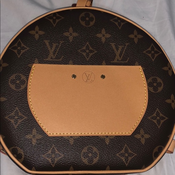Louis Vuitton cross body - Picture 3 of 8